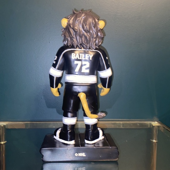 LA KINGS “BAILEY” MASCOT STATUE NHL - Picture 3 of 7